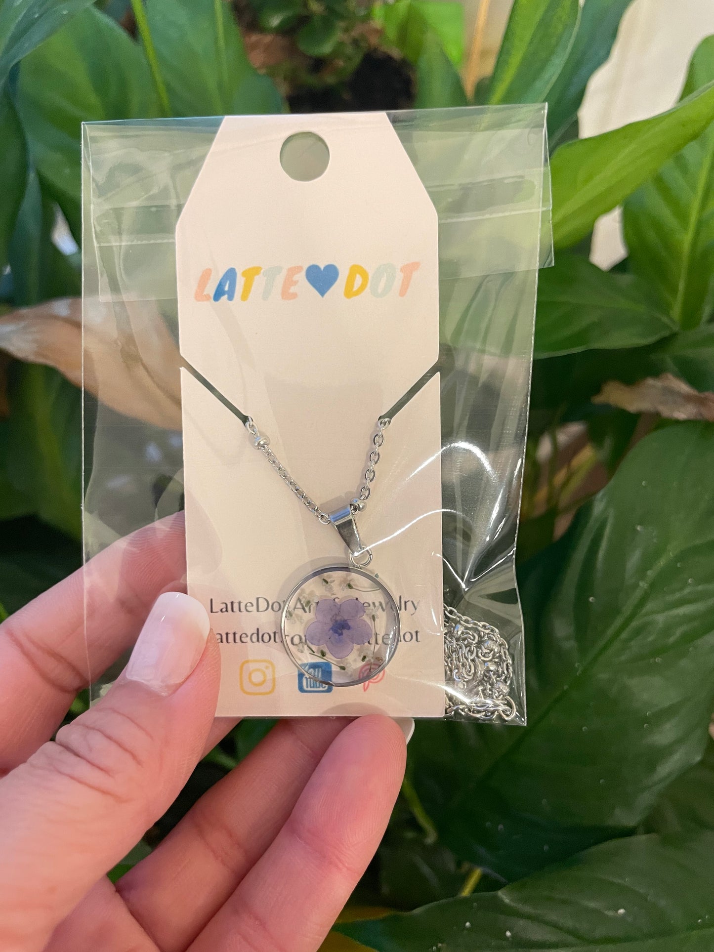 Dainty Floral Resin Necklace in Silver Satellite