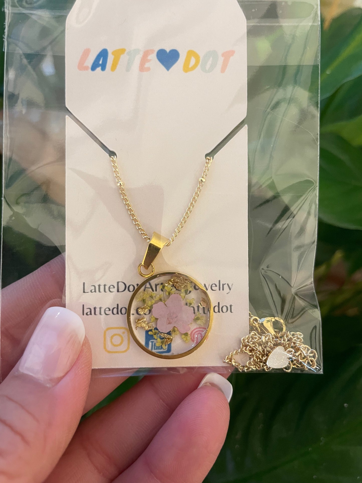 Dainty Pink and Gold Resin Necklace in Gold Satellite