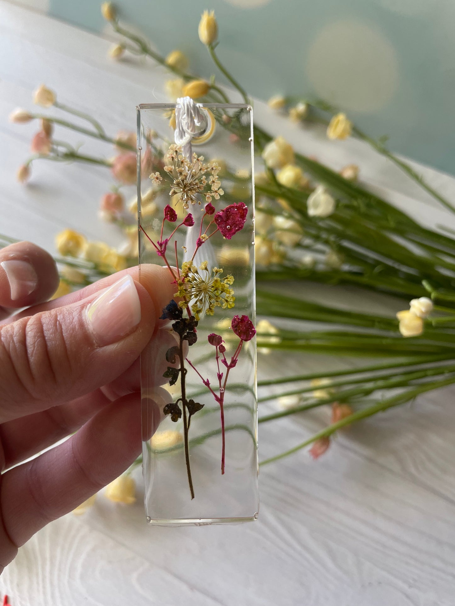 Mini Spring Floral Resin Bookmark ā Pressed Flower Book Lover Gift