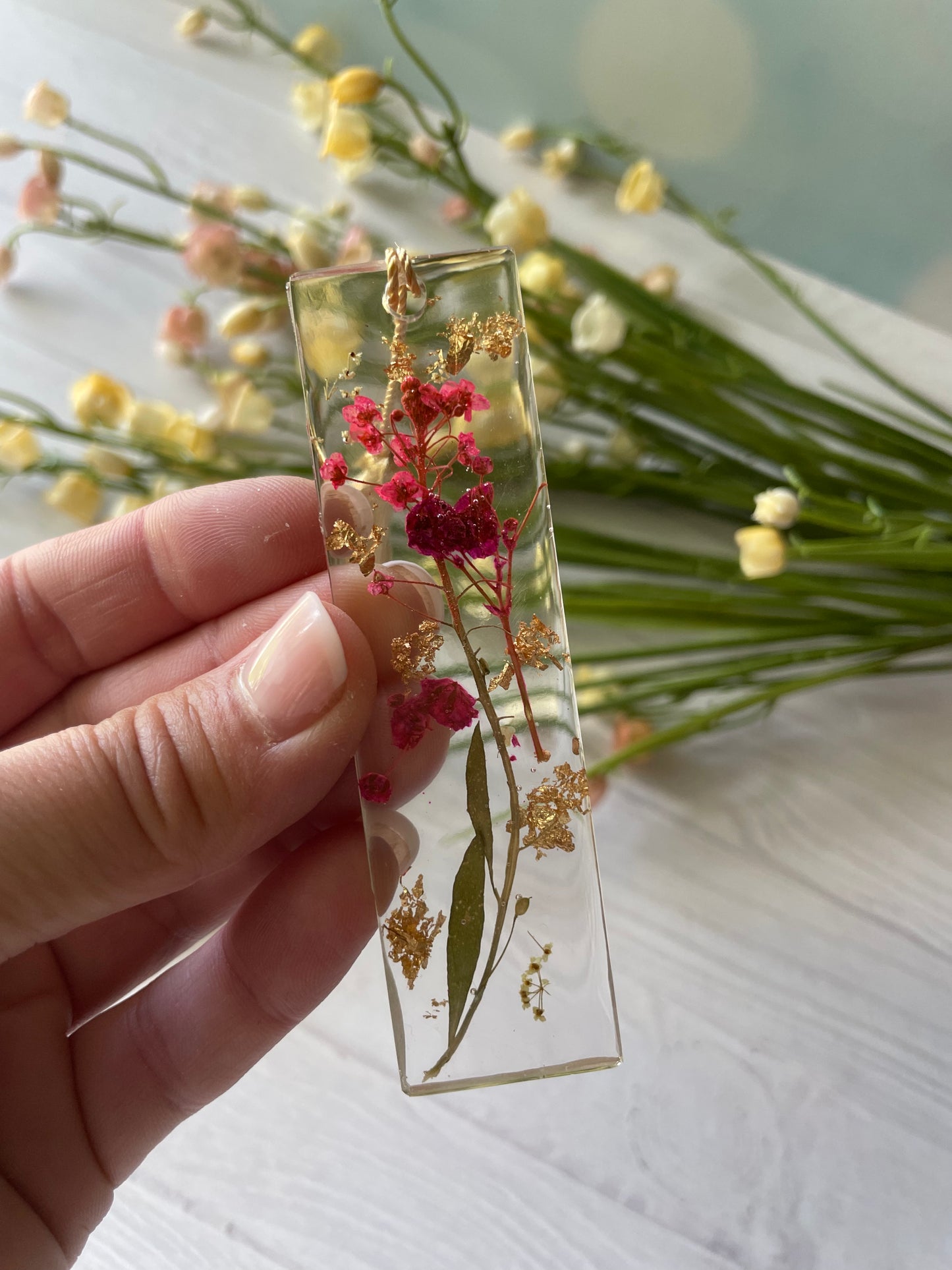 Mini Spring Floral Resin Bookmark ā Pressed Flower Book Lover Gift